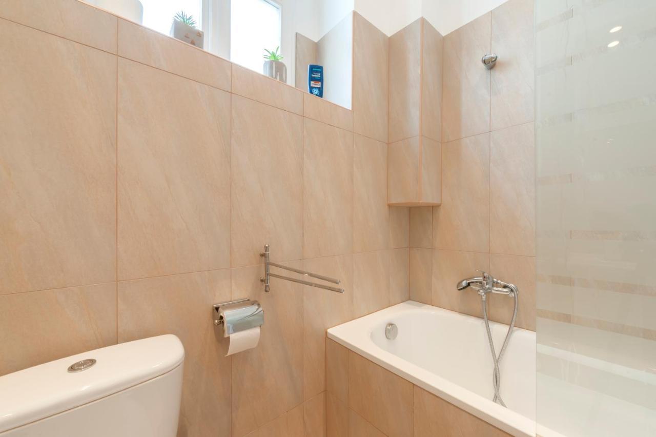 בודפשט Opera & Basilica 2 Bedrooms With Balcony מראה חיצוני תמונה