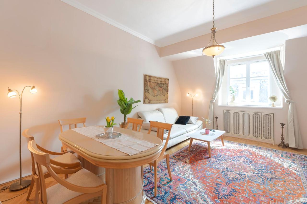 בודפשט Opera & Basilica 2 Bedrooms With Balcony מראה חיצוני תמונה