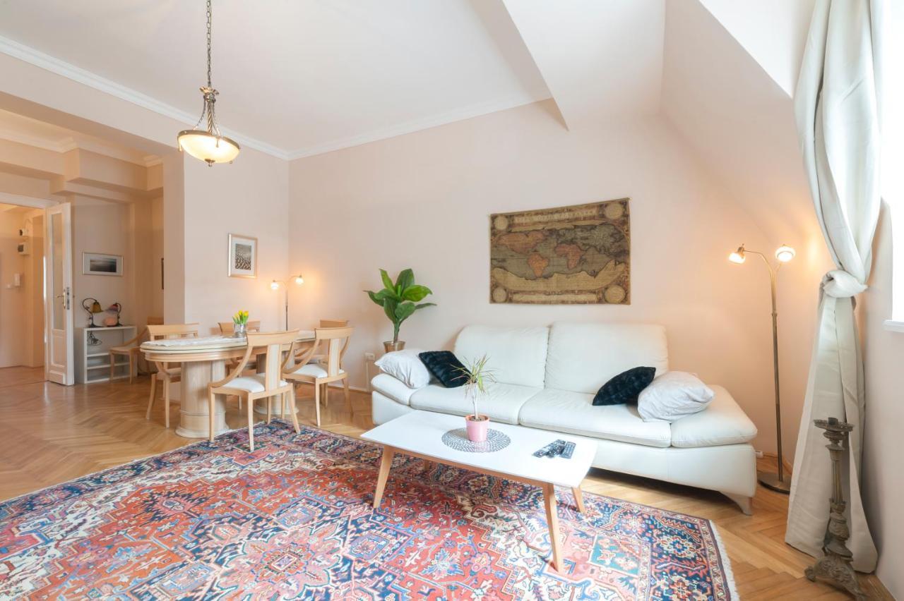 בודפשט Opera & Basilica 2 Bedrooms With Balcony מראה חיצוני תמונה