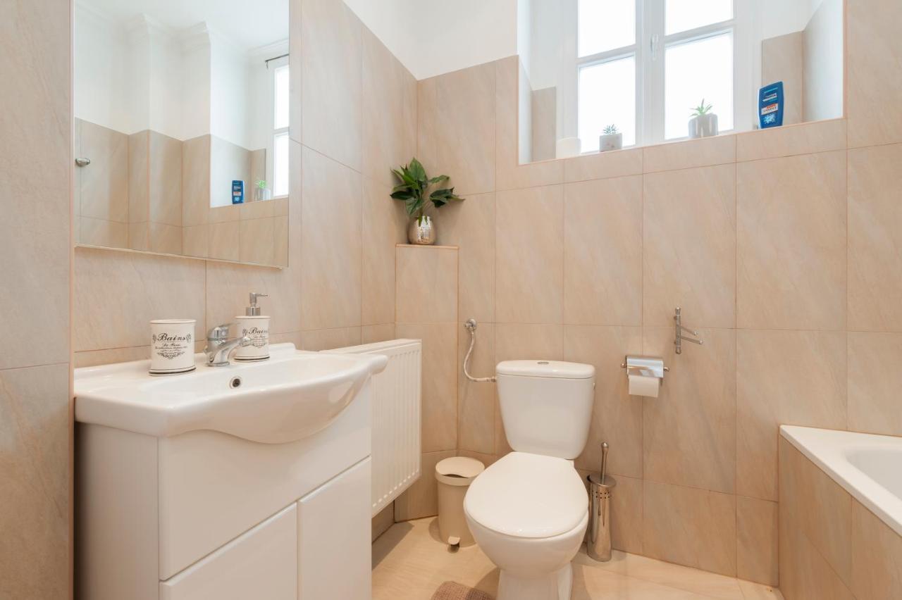 בודפשט Opera & Basilica 2 Bedrooms With Balcony מראה חיצוני תמונה